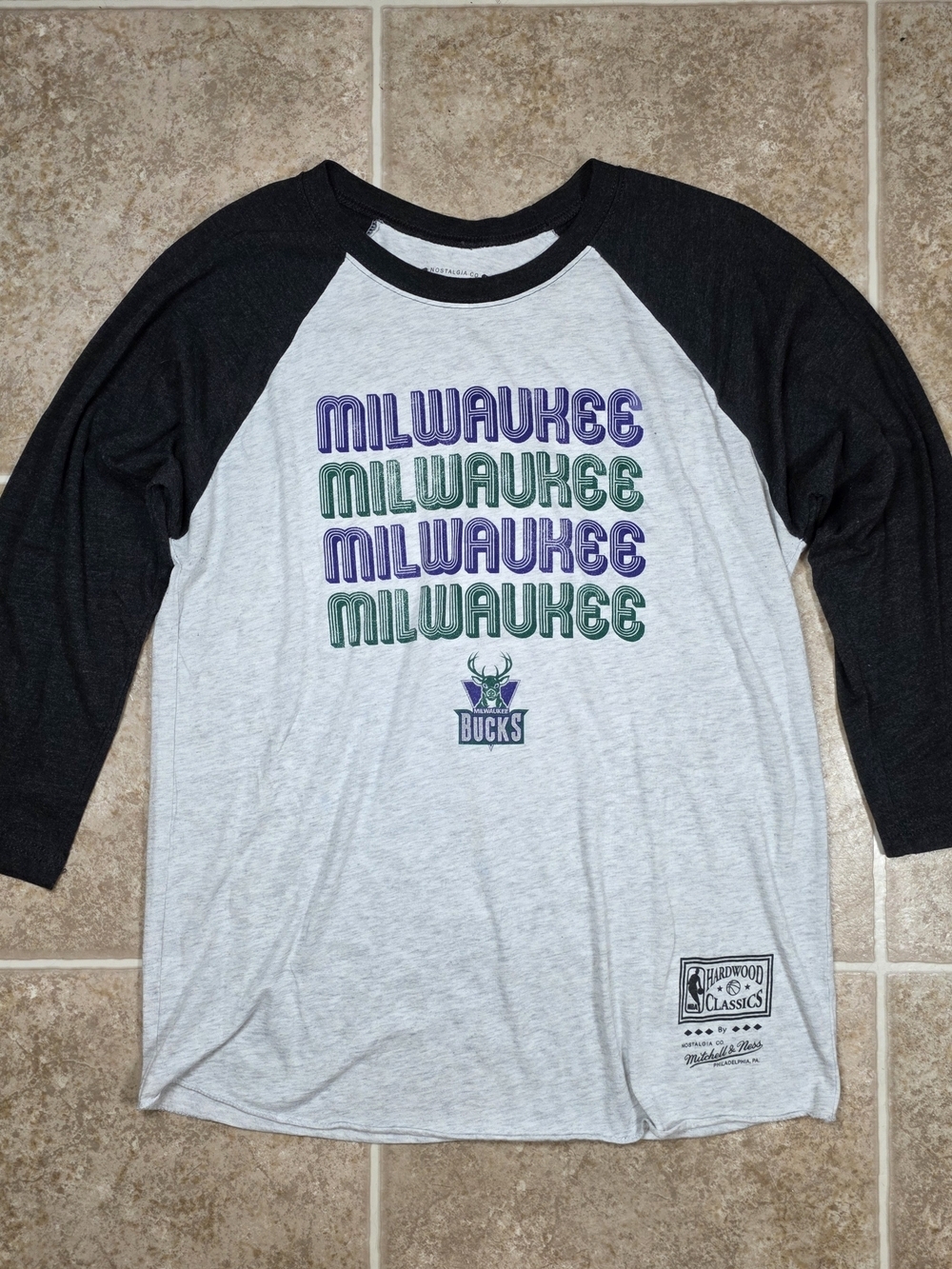 Milwaukee Bucks Mitchell & Ness Hardwood Classics Raglan Tee L